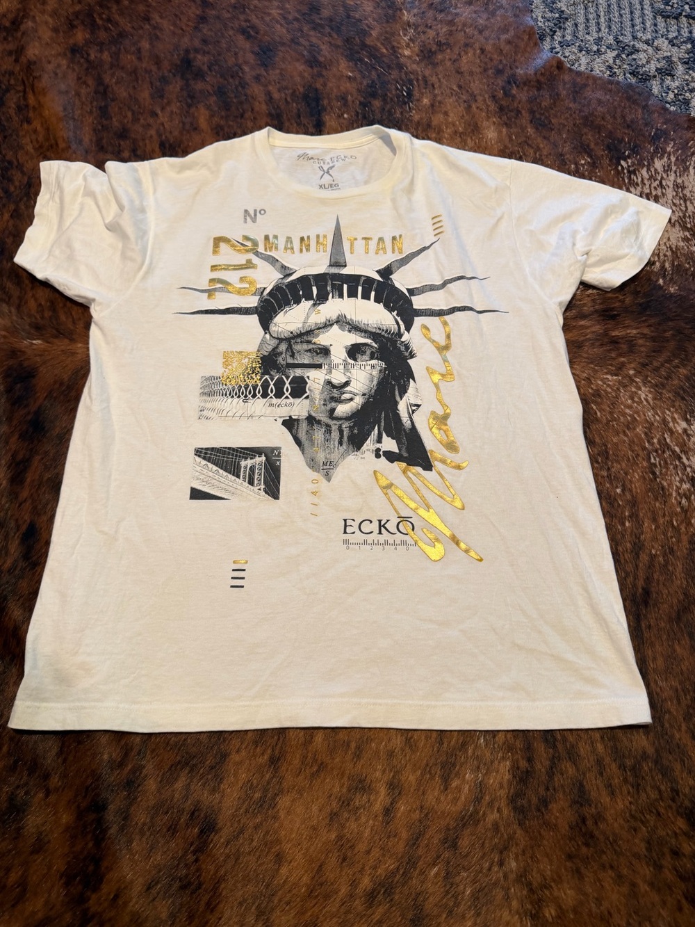 Vintage Marc Ecko Cut & Sew Shirt Mens XL White Gold Graphic Tee Manhattan NY